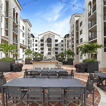 Dharma Home Suites Coral Gables At Gables Grand Plaza ไมอามี ภายนอก รูปภาพ