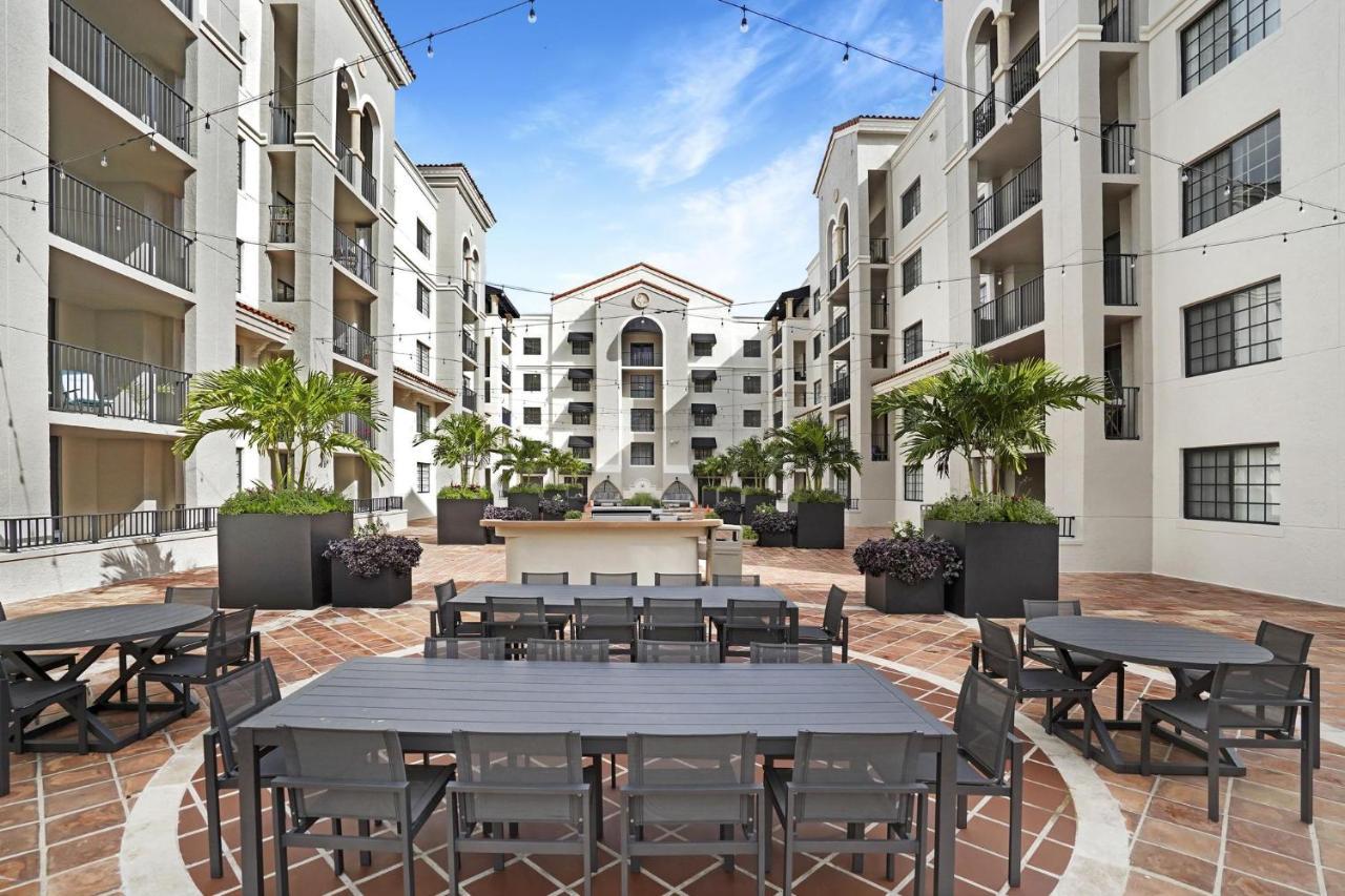 Dharma Home Suites Coral Gables At Gables Grand Plaza ไมอามี ภายนอก รูปภาพ