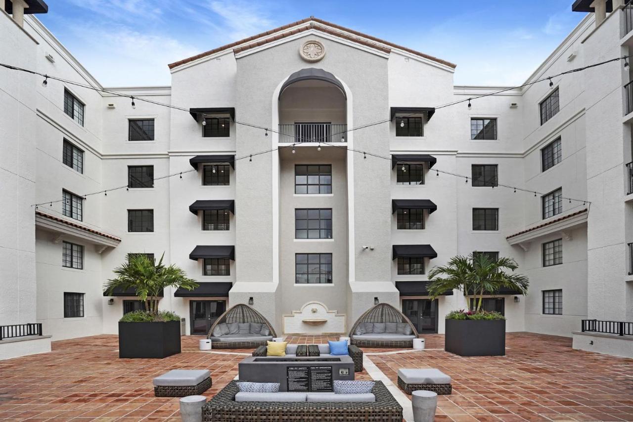 Dharma Home Suites Coral Gables At Gables Grand Plaza ไมอามี ภายนอก รูปภาพ