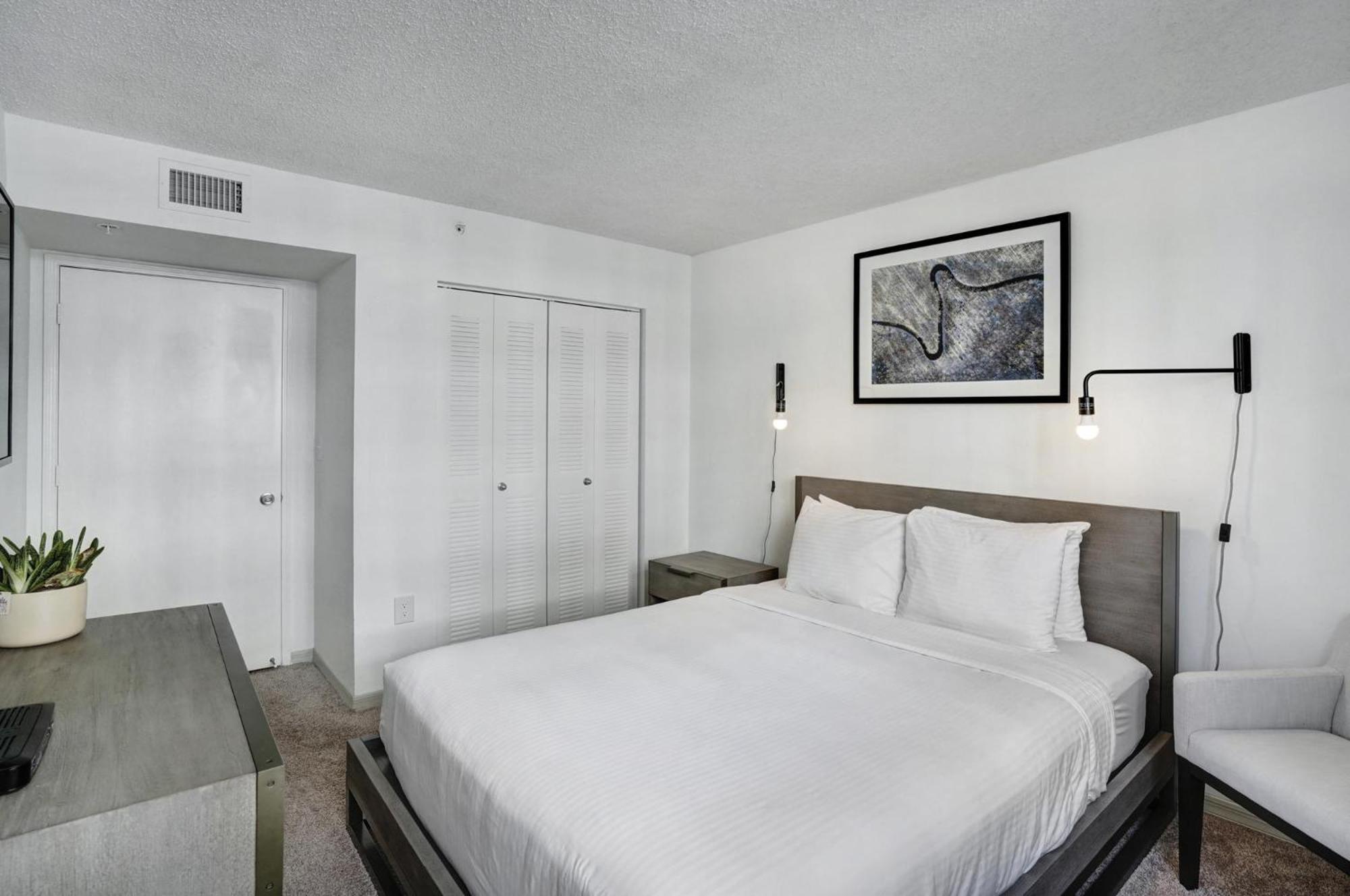 Dharma Home Suites Coral Gables At Gables Grand Plaza ไมอามี ห้อง รูปภาพ