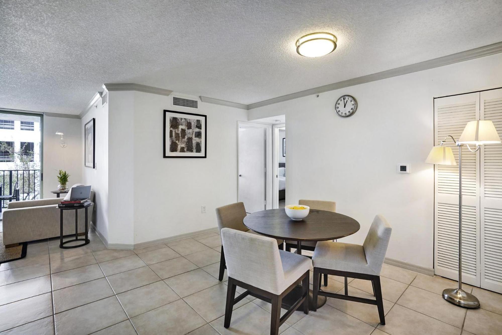 Dharma Home Suites Coral Gables At Gables Grand Plaza ไมอามี ห้อง รูปภาพ