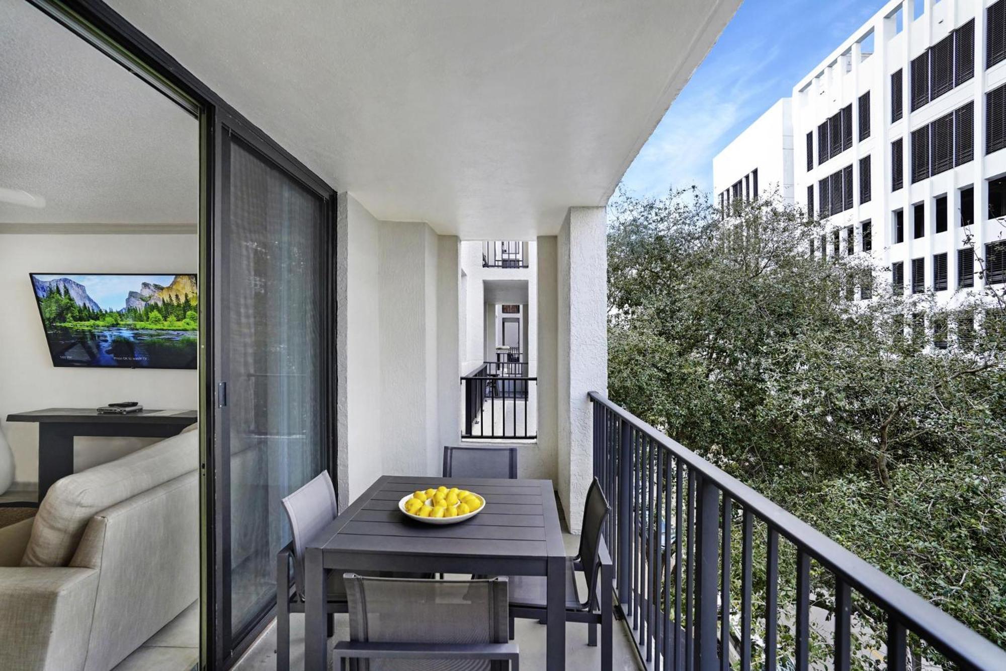 Dharma Home Suites Coral Gables At Gables Grand Plaza ไมอามี ห้อง รูปภาพ