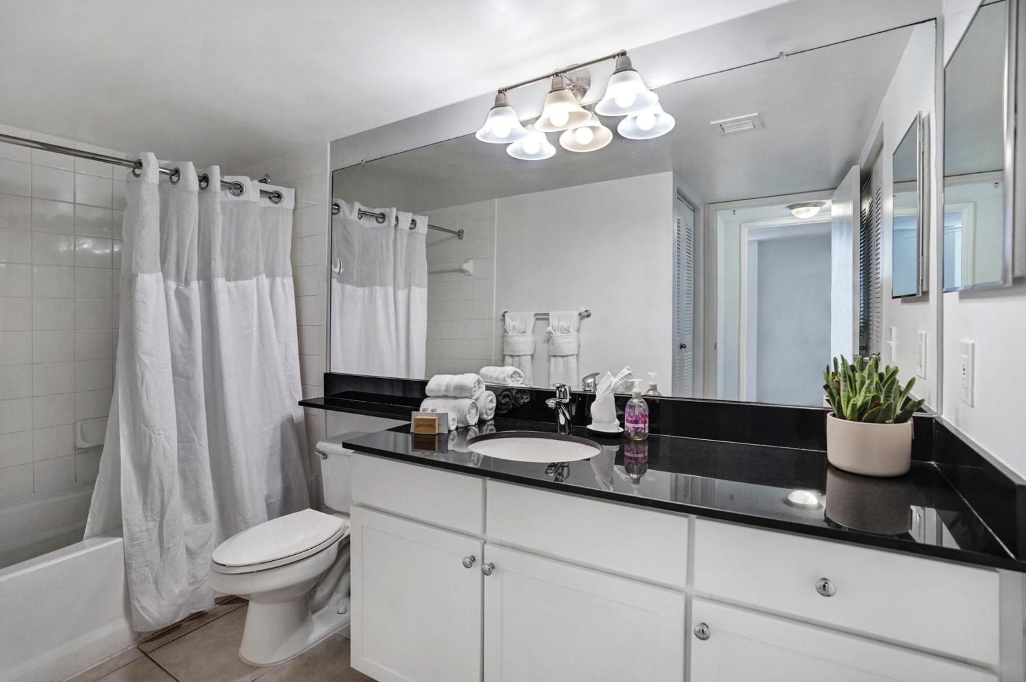 Dharma Home Suites Coral Gables At Gables Grand Plaza ไมอามี ห้อง รูปภาพ