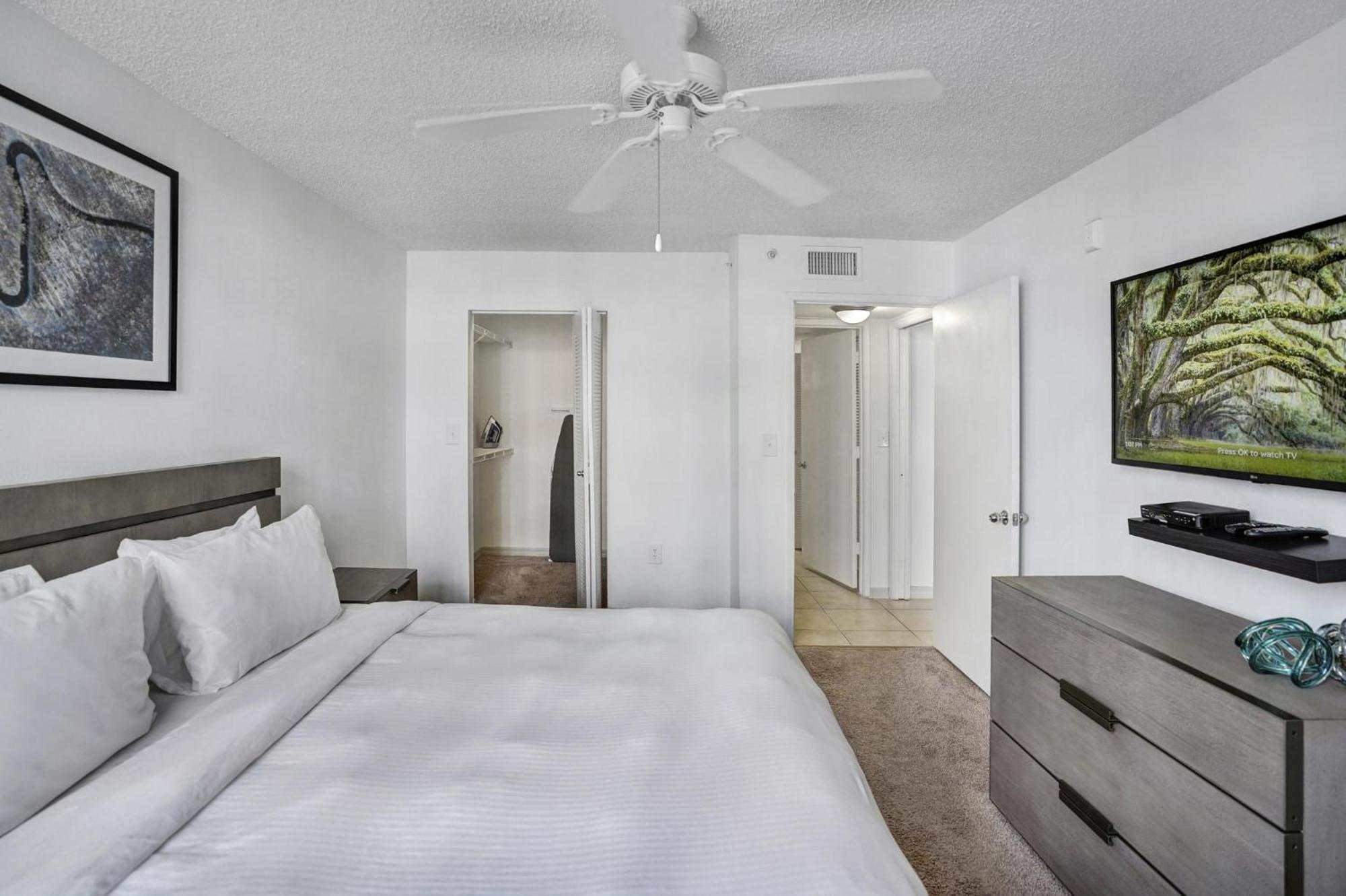 Dharma Home Suites Coral Gables At Gables Grand Plaza ไมอามี ห้อง รูปภาพ