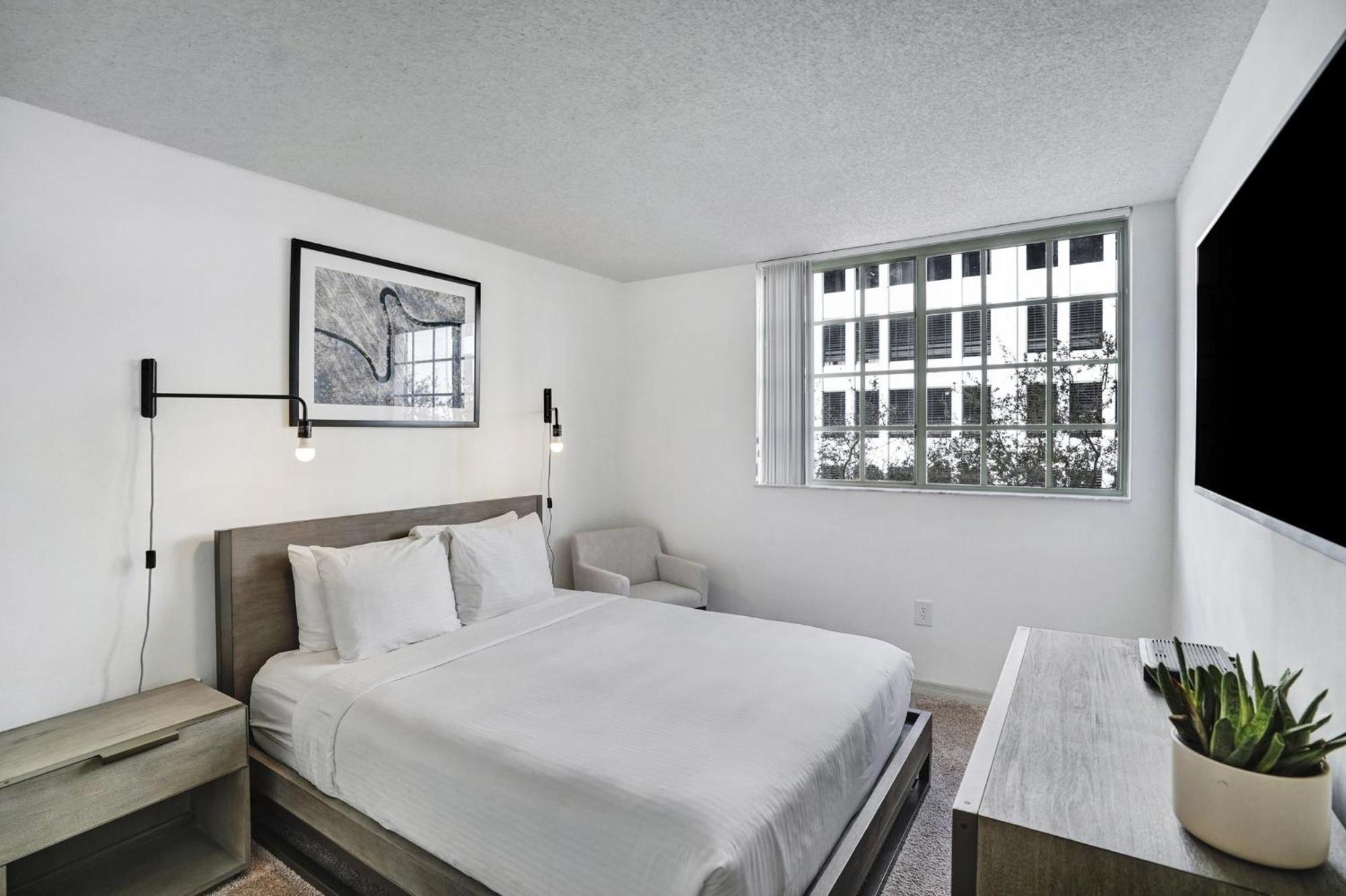 Dharma Home Suites Coral Gables At Gables Grand Plaza ไมอามี ห้อง รูปภาพ