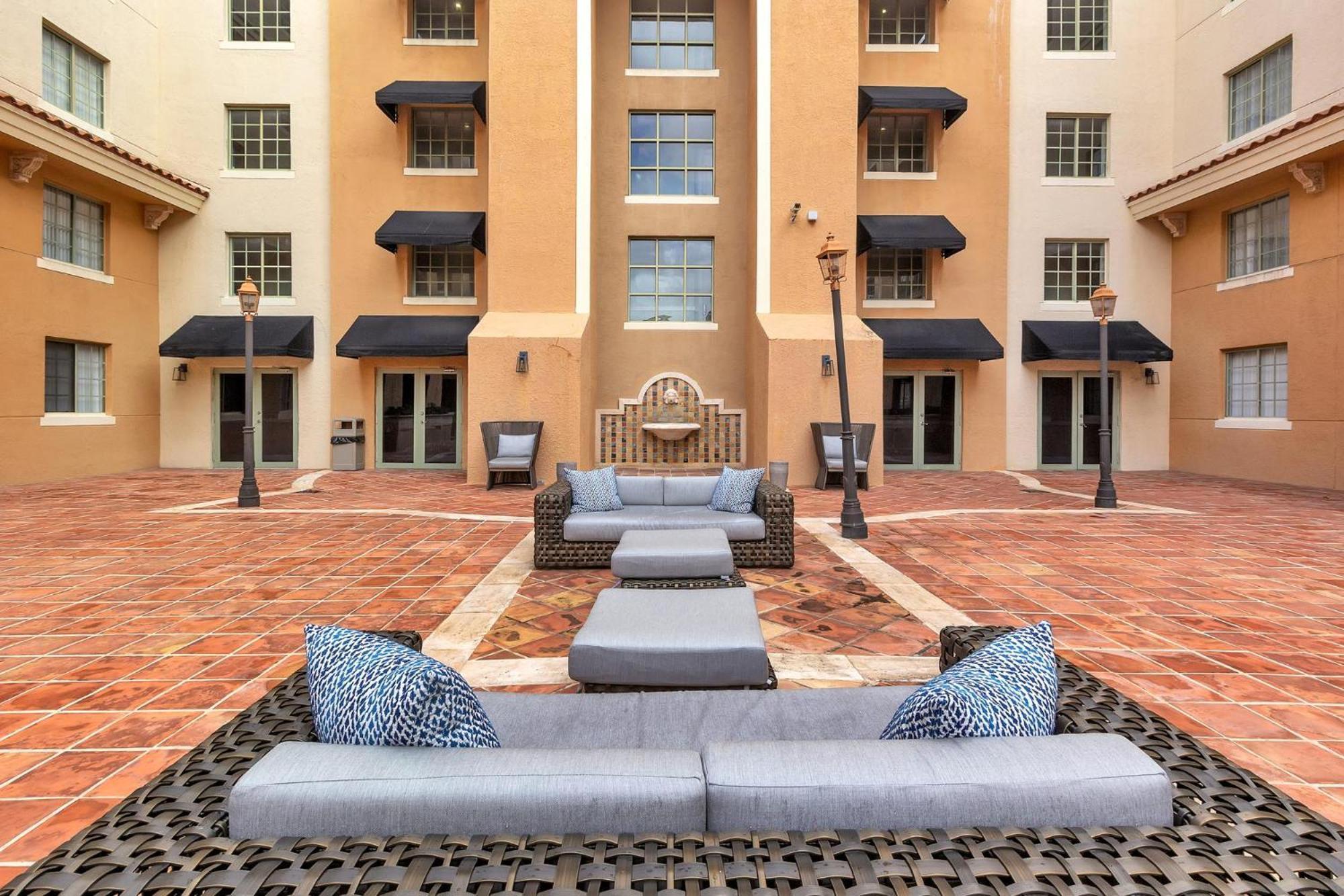 Dharma Home Suites Coral Gables At Gables Grand Plaza ไมอามี ห้อง รูปภาพ